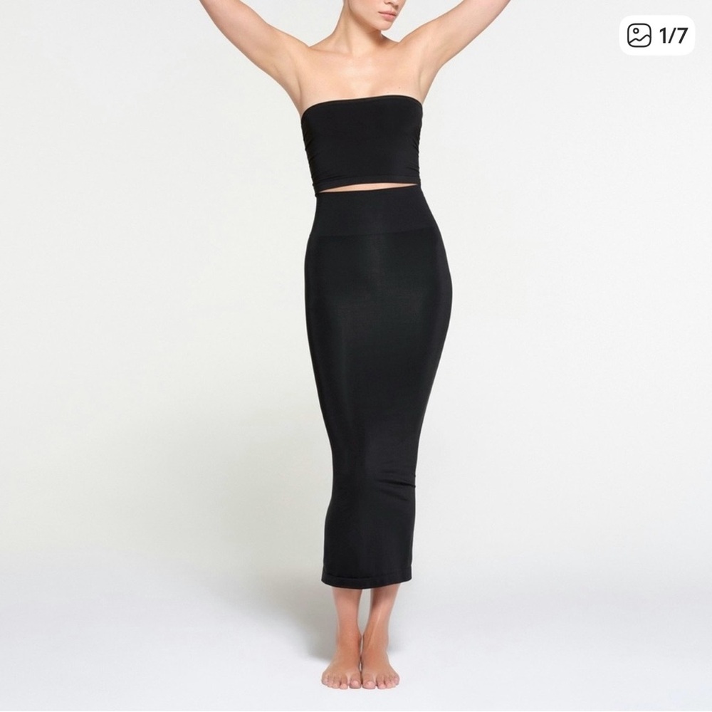 Skims SOFT SMOOTHING SEAMLESS LONG TUBE SKIRT | ONYX